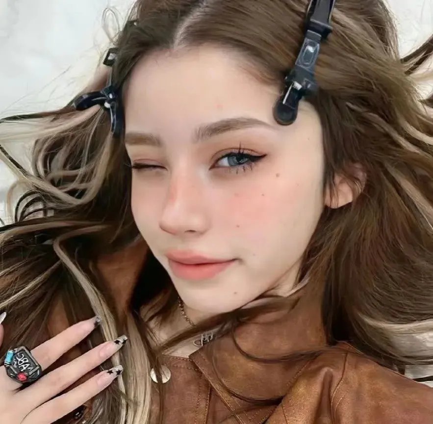 白色,红色与...